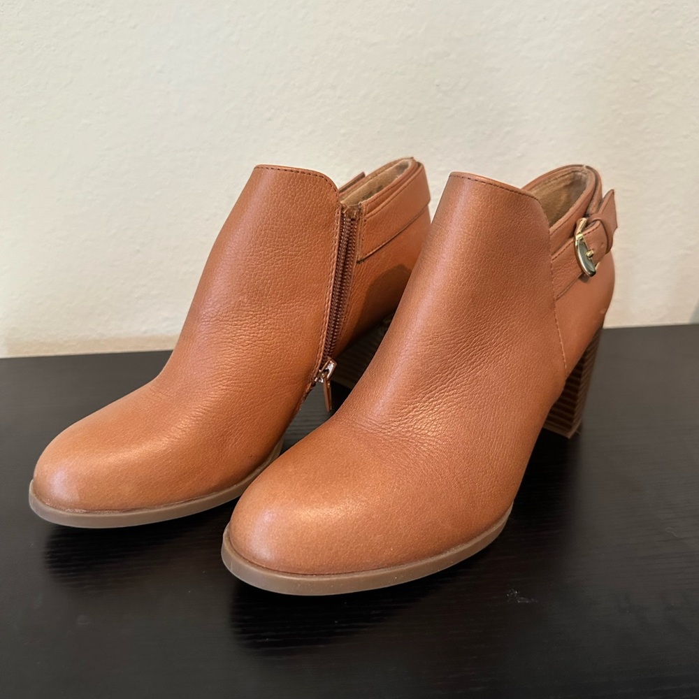 Elegant Tan Ankle Boots